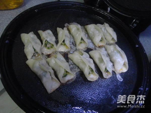 Ice Flower Pot Stickers recipe