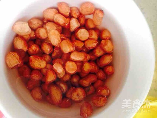 Chinese Wolfberry, Red Beans, Red Rice and Peanut Porridge recipe