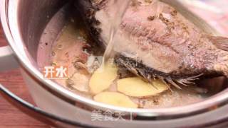 Papaya Crucian Carp Soup recipe