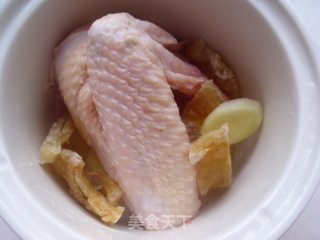 Lidong Tonic——stewed Chicken Wings with Fish Gelatin and American Ginseng recipe