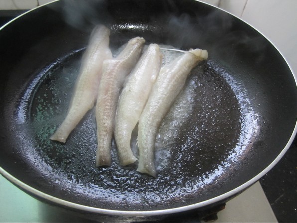 Nine Belly Fish in Clay Pot with Fungus and Wolfberry recipe