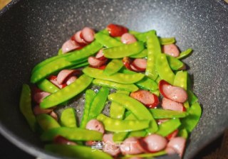 Fried Taiwanese Sausage with Snow Beans recipe