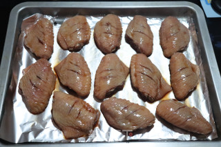 Chicken Wings with Barbecued Pork Sauce recipe