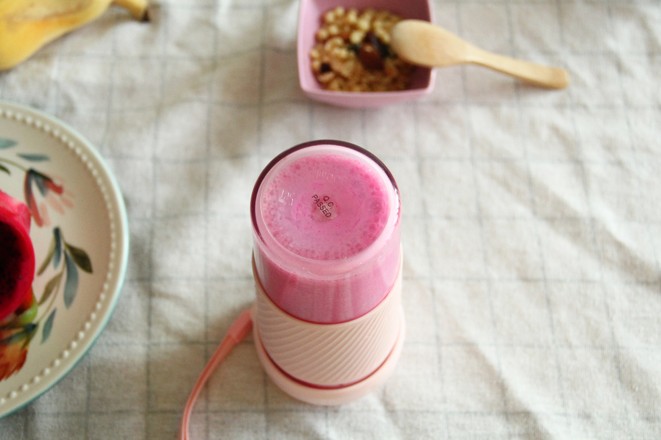 Apple Banana Pitaya Milkshake, Sprinkled with Oatmeal and Crispy, Rich in Ingredients recipe