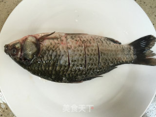 Tofu, Mushroom and Crucian Carp Soup recipe
