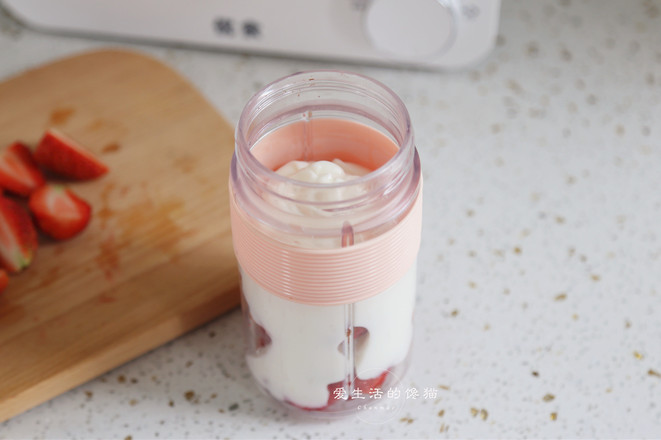 Sweet Strawberry Milkshake recipe