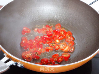 #trust之美# Fried Fish with Red Pepper and Fungus recipe