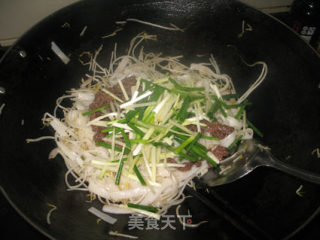 Stir-fried Niuhe recipe