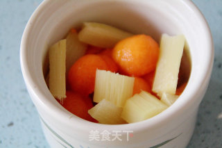 [stewed Papaya with Apricot, Sweet Cane and Snow Fungus] recipe