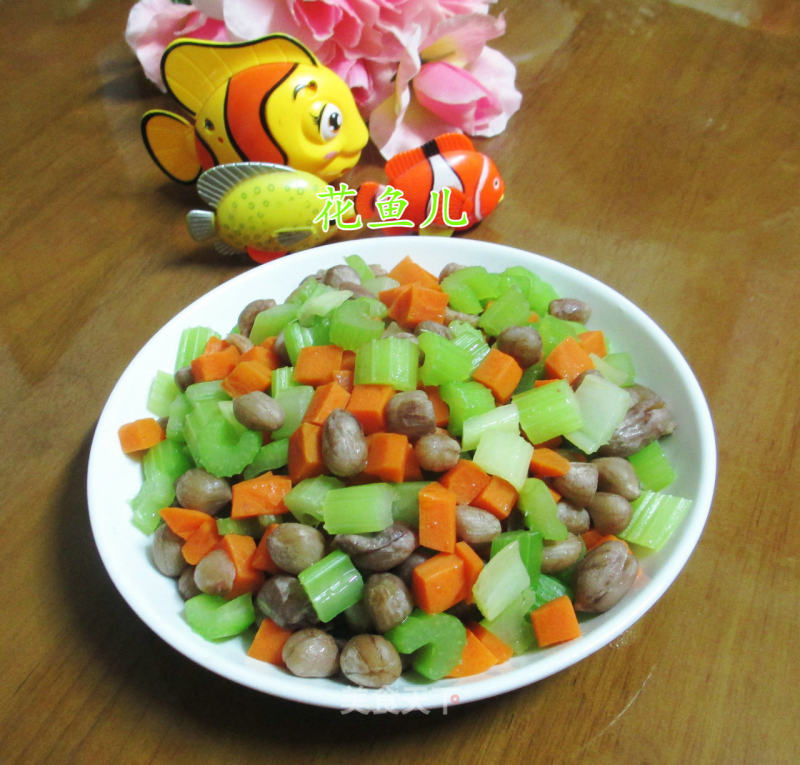 Stir-fried Celery with Peanuts and Carrots recipe