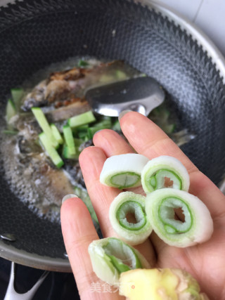 "carrot" Carp Soup with Radish recipe
