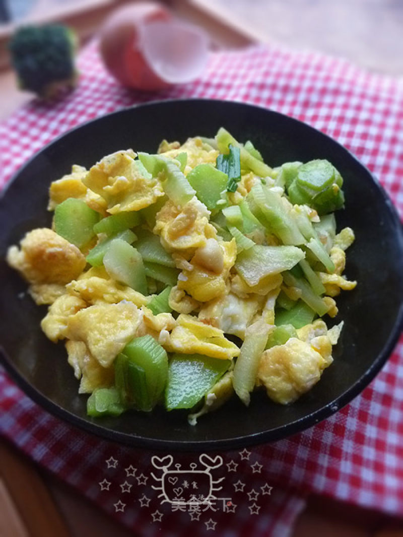 Scrambled Eggs with Broccoli Stem recipe