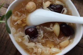 Cooling and Relieving Heat-lily White Fungus Soup recipe