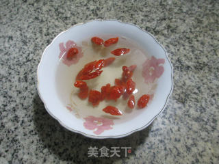 Goji Berry Snow Peas recipe
