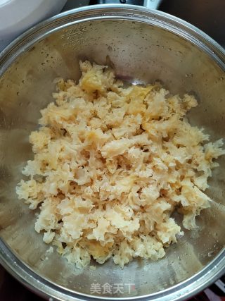 Loquat Boiled Tremella recipe