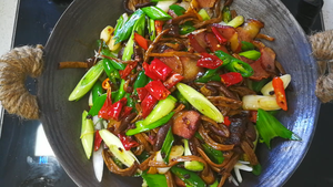 "sister Yuelan" Dry Pot Bacon Tea Tree Mushroom | The Taste of Home-made is Excellent recipe