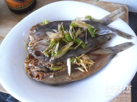 Steamed Salted Fish with Green Onion and Ginger recipe