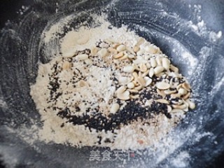 Reappearing Childhood Memories-old-fashioned Rock Candy Sesame Moon Cakes recipe