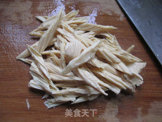 Stir-fried Leek Sprouts with Shredded Pork and Yuba recipe