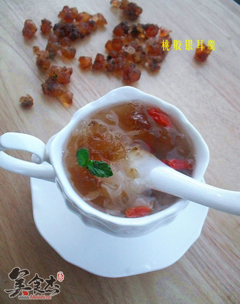 Peach Gum White Fungus Soup recipe
