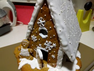 White Fantasy Gingerbread House recipe