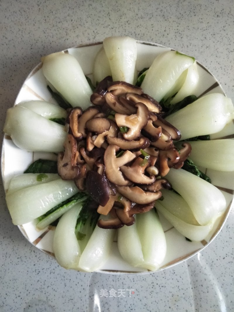Stir-fried Mushrooms with Milk and White Rape recipe