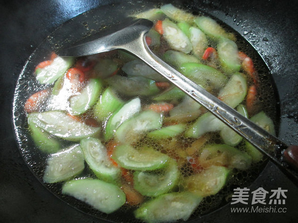 Shrimp and Loofah Soup with Shredded Mustard recipe