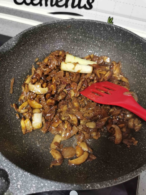 Mushroom Beef Sauce Noodles recipe