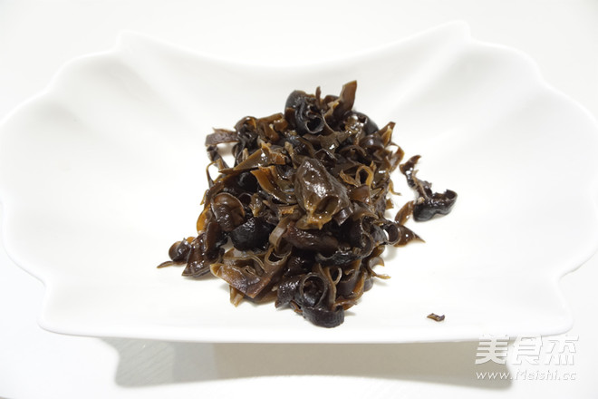 Black Fungus, Angelica and Red Date Soup recipe