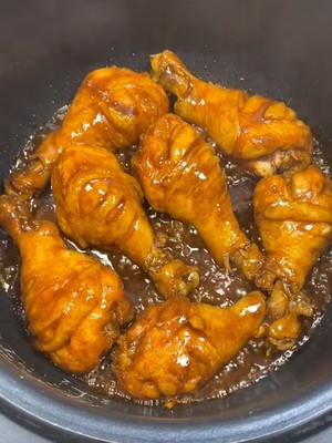 Eat Three Big Bites of Meat-roasted Chicken Legs in A Rice Cooker recipe