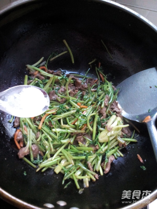 Beef Stir-fried Cilantro recipe