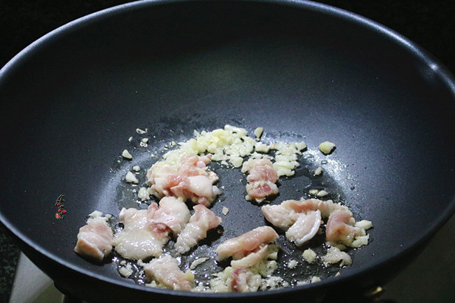 Stir-fried Pork with Carrots and Carrots recipe