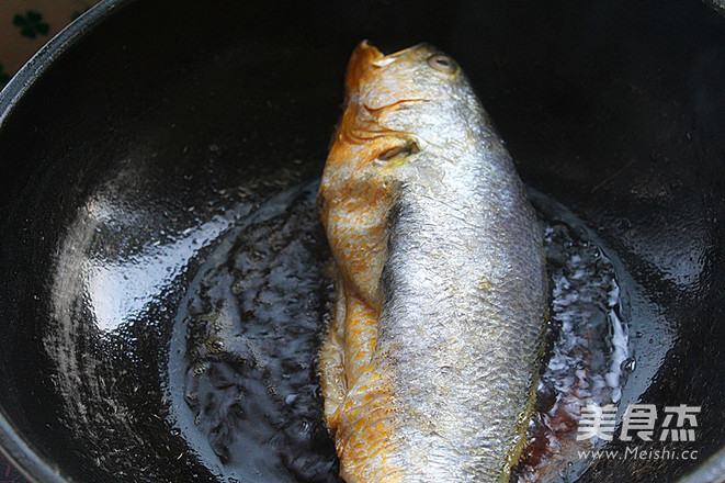 Braised Large Yellow Croaker in Soy Sauce recipe