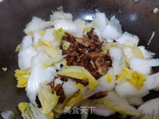 Stewed Hazel Mushrooms with Cabbage recipe