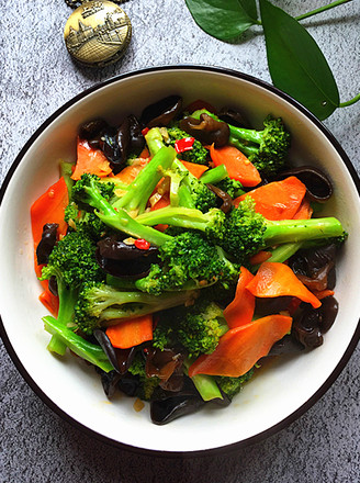 Fried Broccoli with Black Fungus recipe