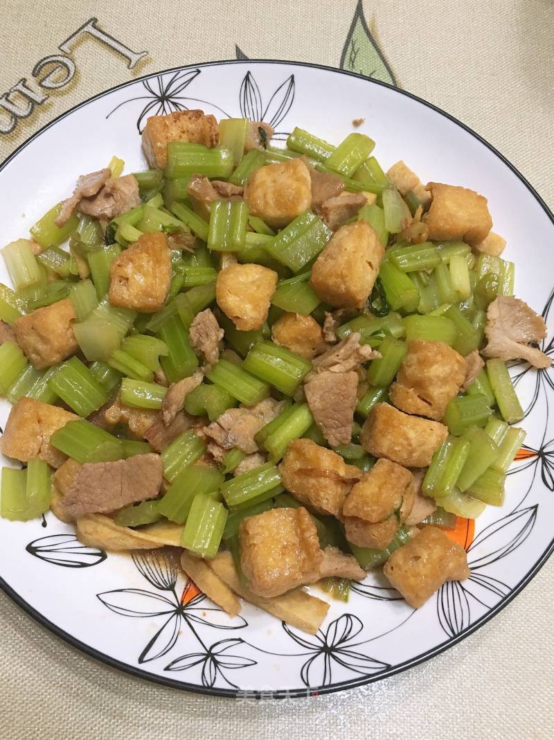 Fried Tofu with Celery recipe