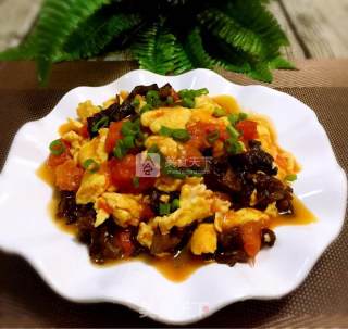 Scrambled Eggs with Black Fungus and Tomato recipe