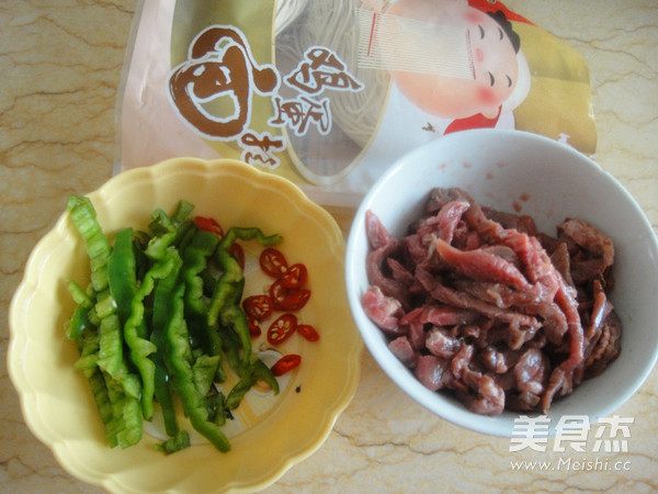 Stir-fried Noodles with Beef and Green Pepper recipe