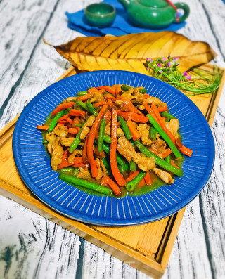 Stir-fried Shredded Pork with Carrots recipe