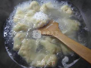 Leek and Squid Stuffed Wonton recipe