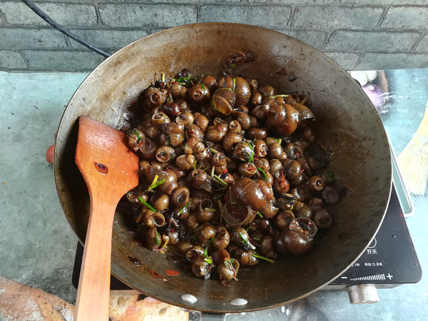 Fried Escargot with Basil recipe