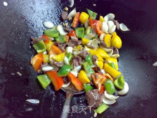 Small Swatch-stir-fried Beef with Bell Pepper and Lily recipe