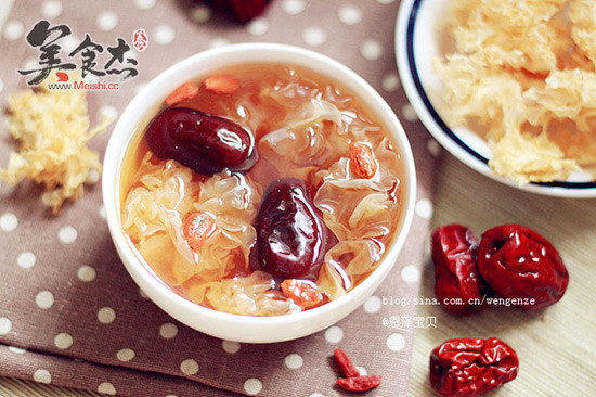 Tremella, Red Date, Wolfberry and Rock Sugar Water recipe