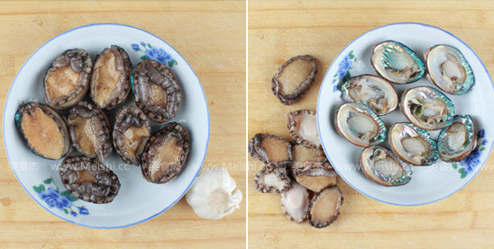 Steamed Fresh Abalone with Gold and Silver Garlic recipe