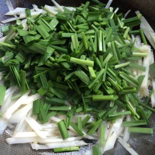 Stir-fried Lotus Root with Leeks recipe