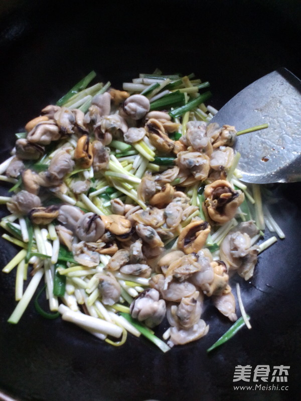 Stir-fried Haihong with Leek and Yellow recipe