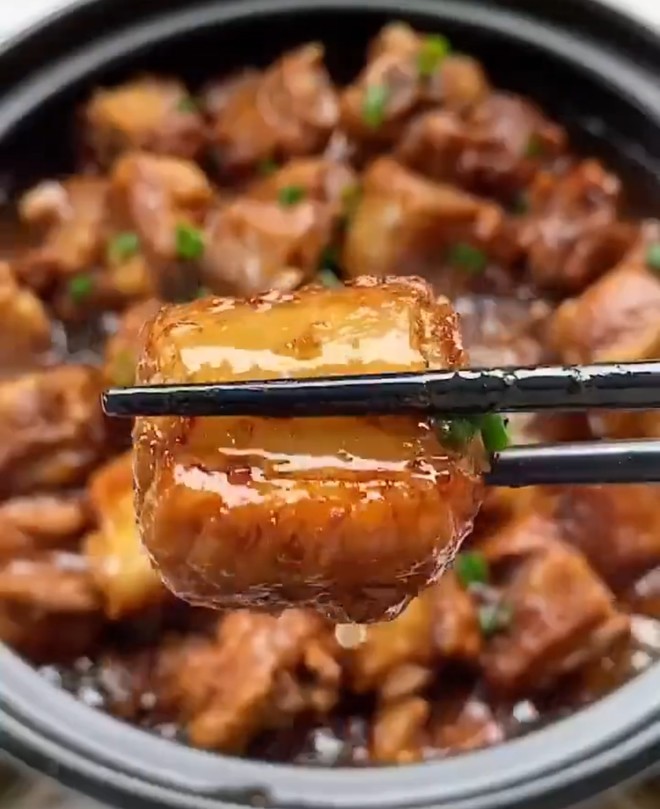 Super Delicious Pork Ribs-potato Garlic Pork Ribs Clay Pot recipe