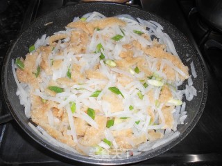 Fried Radish with Puffy Skin recipe