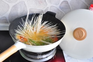 Hot Noodle Soup with Shredded Shrimp and Carrot recipe