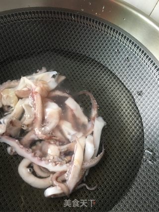 Stir-fried Squid Legs with Garlic Moss recipe